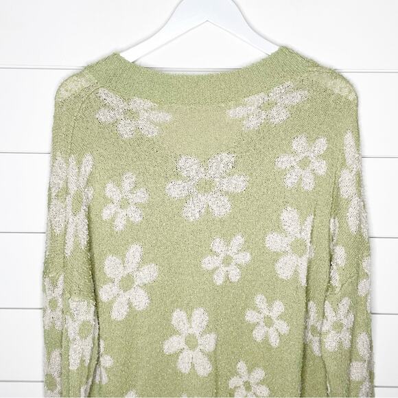 143 Story Daisy Floral Print Loose Knit V-Neck Sweater Green White Size 1X - Picture 8 of 10